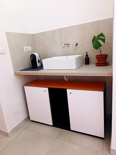 a bathroom with a sink and a counter at Alghero Vacanza in Alghero