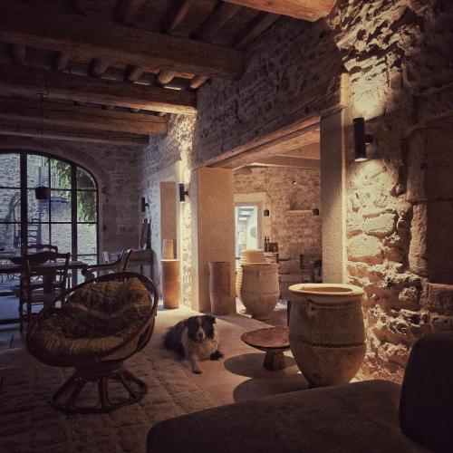 Ruang duduk di Moulin des Bergères