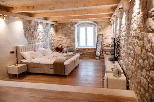 A seating area at Lillium Heritage Luxury Suite Diocletian's Palace