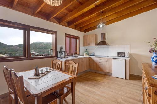 a kitchen with a table and chairs in a room at Complejo Rural Pajar de Bento in Agulo