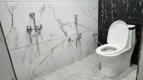 Koupelna v ubytování Corbett Blue Bird