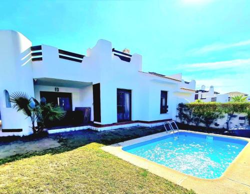 Casa Salinas con piscina privada en Vera Playa