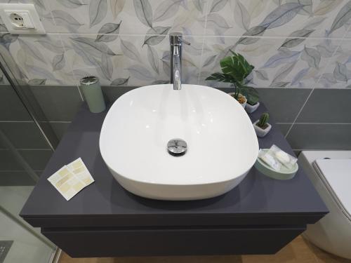 a white sink on a black counter in a bathroom at Casa Teresa Guest Rooms in Parghelia