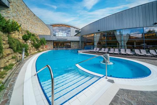 Bazén v ubytovaní Hotel Bania Thermal & Ski alebo v jeho blízkosti