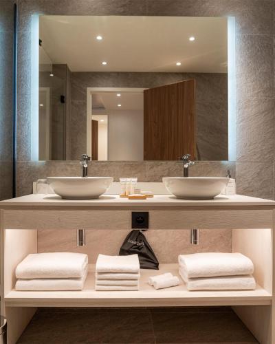 Ένα μπάνιο στο Radisson Hotel Nice Airport