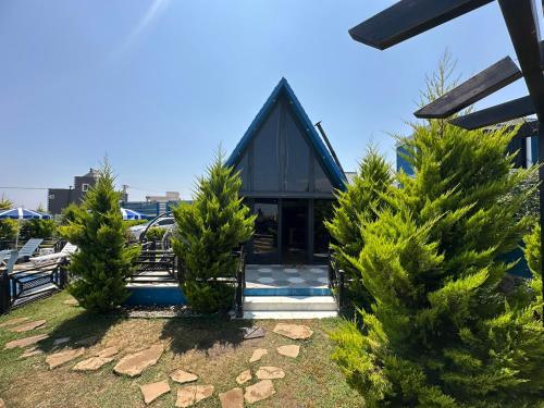 Κήπος έξω από το Mersin Erdeml