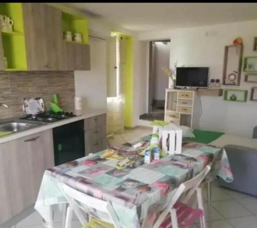 Kuchyň nebo kuchyňský kout v ubytování Alloggio uso turistico