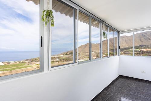 Nature Retreat with Ocean Views, Tamaimo