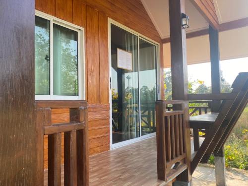 an entrance to a house with a wooden door at สวรรค์บ้านนา คาเฟ่ ณ บ้านนา in Pakha