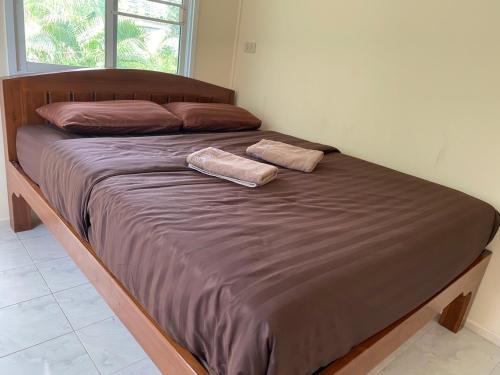 a large bed in a bedroom with two pillows on it at สวรรค์บ้านนา คาเฟ่ ณ บ้านนา in Pakha