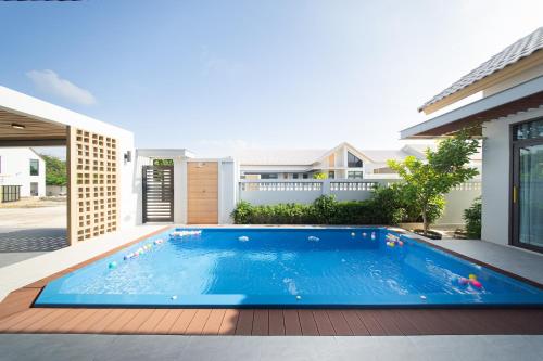 Πισίνα στο ή κοντά στο Songmee Pool Villa Nikompattana