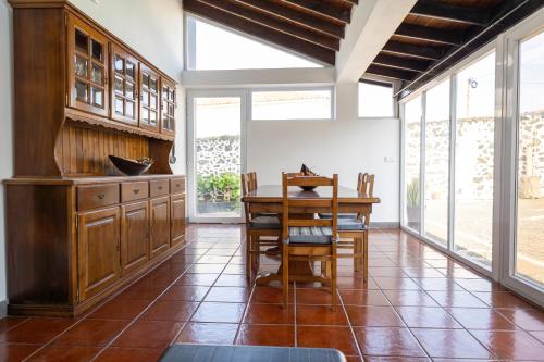 a dining room with a wooden table and chairs at Casa do Mar in São Vicente Ferreira