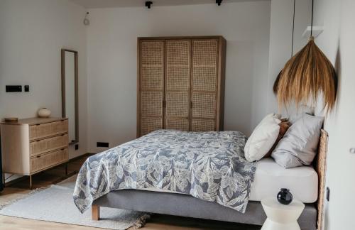 Una cama o camas en una habitación de Bretterbude Steiermark