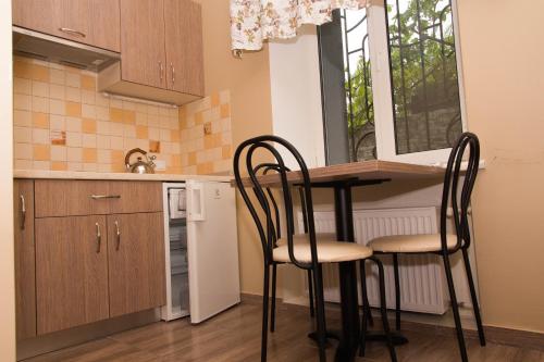Una cocina o zona de cocina en Yuzhniy Dvorik