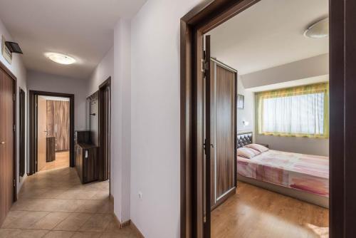 Katil atau katil-katil dalam bilik di Fantasy Apartments Saint Constantine and Helena Resort