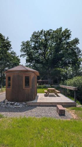 Le Gland - Cabane isolée au bord de l'eau & pêche