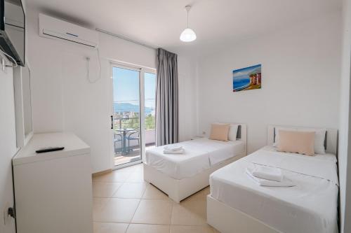 Postel nebo postele na pokoji v ubytování Sunshine Hotel