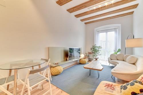 a living room with a table and a couch at Castillo 31 by Clabao in Pamplona