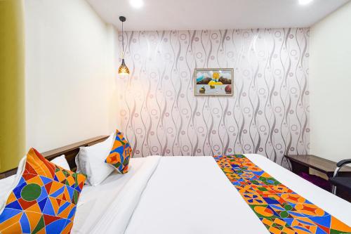 Ένα ή περισσότερα κρεβάτια σε δωμάτιο στο FabHotel Elite Inn