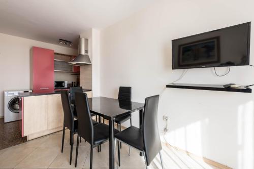 Dapur atau dapur kecil di Fantasy Apartments Saint Constantine and Helena Resort