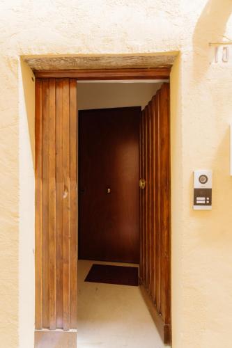 an open door into a hallway with a door sidx sidx at Winding Village Bilo in Trevi