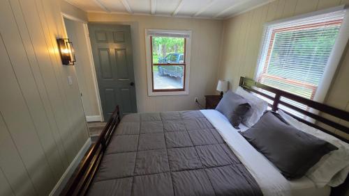 a bedroom with a large bed and a window at Abbot Trailside Lodging in Abbot Village