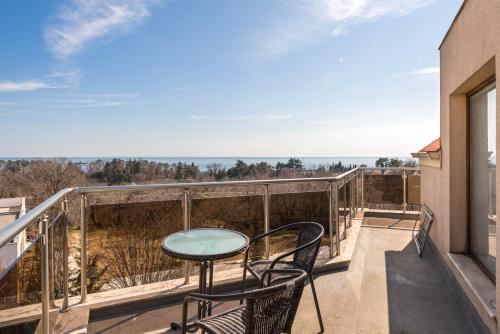 Balkoni atau teres di Fantasy Apartments Saint Constantine and Helena Resort