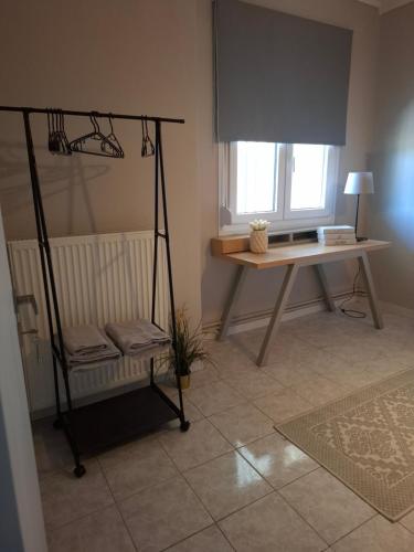 a room with a table and a desk and a table and a chair at Titi's home in Ofrínion