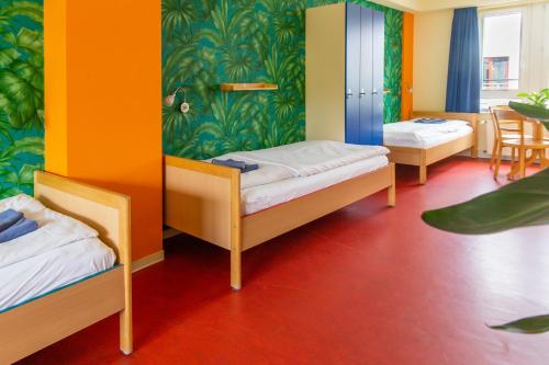 a room with two bunk beds and a table at Schanzenstern Altona GmbH in Hamburg