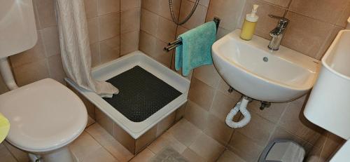 Bilik mandi di Apartment Laguna 14,18