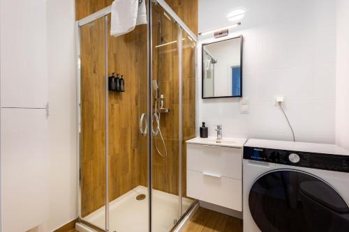 Ένα μπάνιο στο Człuchowska Apartment, Bemowo, Free Parking