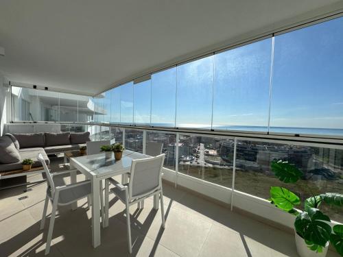 Gran Canet Salva, moderno apartamento con terraza y vistas al mar