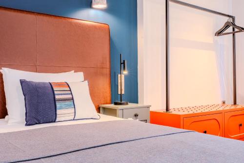 Кровать или кровати в номере La Casa Marina Suites & Rooms