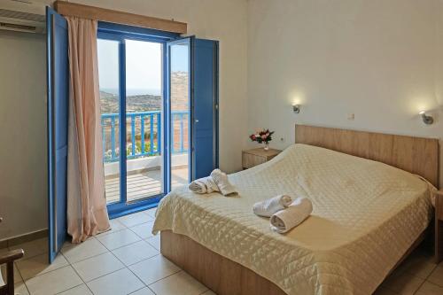 Postel nebo postele na pokoji v ubytování Aeriko Hotel Apartments