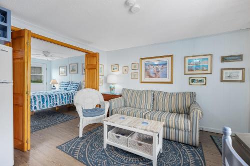 Voodi või voodid majutusasutuse Oceanside Condos toas