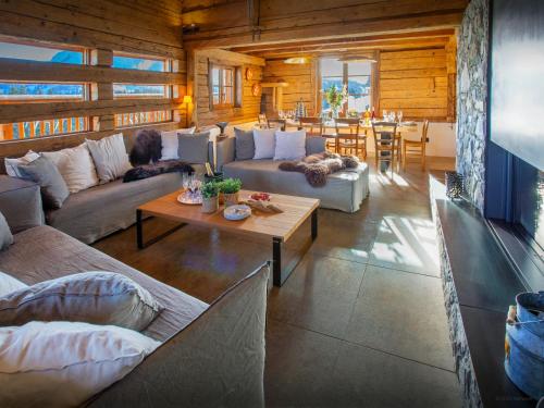 Chalet Sisar - OVO Network