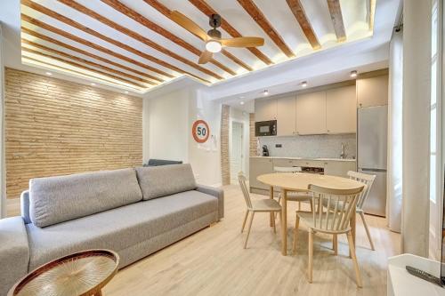 Apartamentos Esquina plaza del Mercado by Clabao