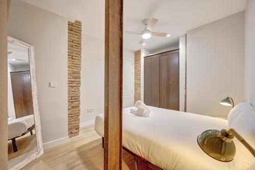 Apartamentos Esquina plaza del Mercado by Clabao