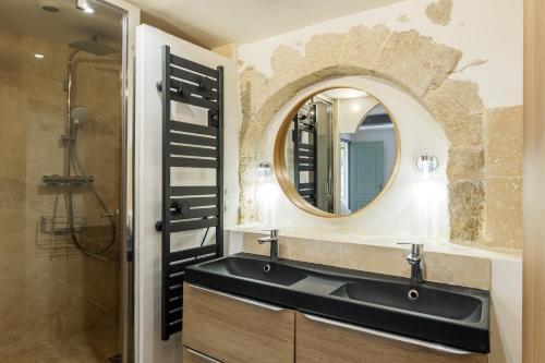 Un baño de Apt La Fontaine