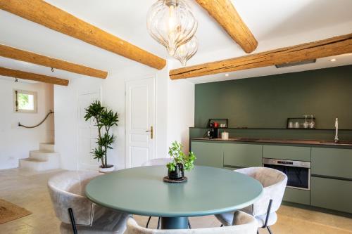 Photo de la galerie de l'établissement Gîte Traversant Gordes, à Gordes