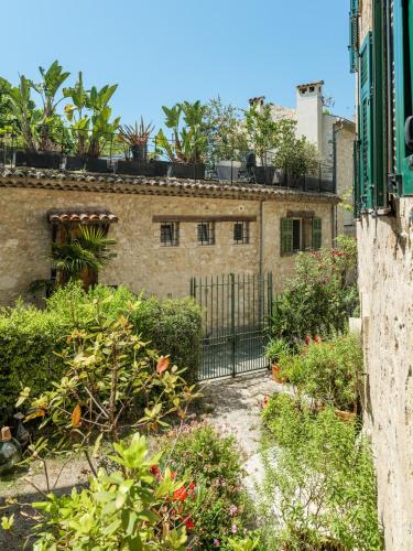 Un jardín fuera de Apt La Fontaine