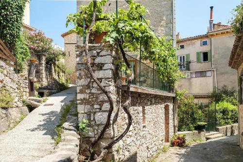 Un jardín fuera de Apt La Fontaine