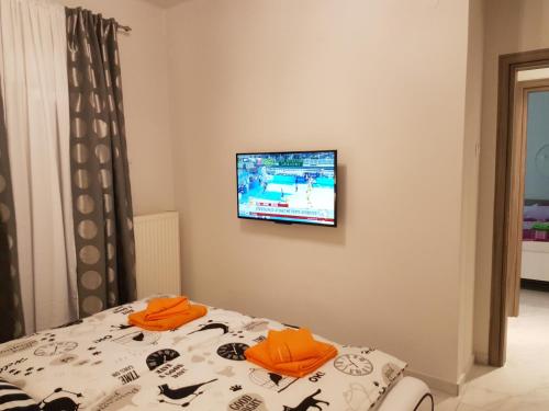 Postel nebo postele na pokoji v ubytování Laura White Tower Apartment