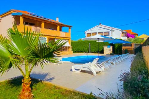 Family-friendly apartments with swimming pool Bibinje, Zadar - 5778