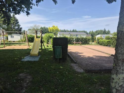 Ein Garten an der Unterkunft Mobil-home 4 personnes