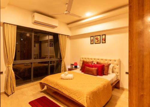 Uma cama ou camas num quarto em Cozy, Upscale 1 bhk Apt near BKC