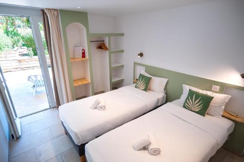 Ένα ή περισσότερα κρεβάτια σε δωμάτιο στο Hotel L'Escale