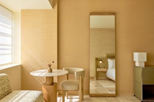 Koupelna v ubytování The Shelborne by Proper, a Member of Design Hotels