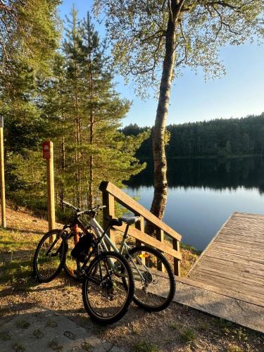Fotografie z fotogalerie ubytování Carpinus I domek nad jeziorem v destinaci Łętowo