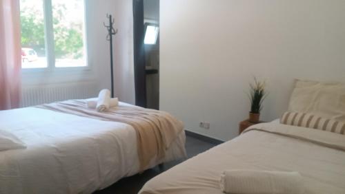 a bedroom with two beds and a window at Chti Moutchico in Lacanau
